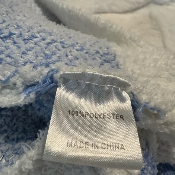 2 Piece White and Blue Fuzzy Lounge Set - Picture 7 of 8